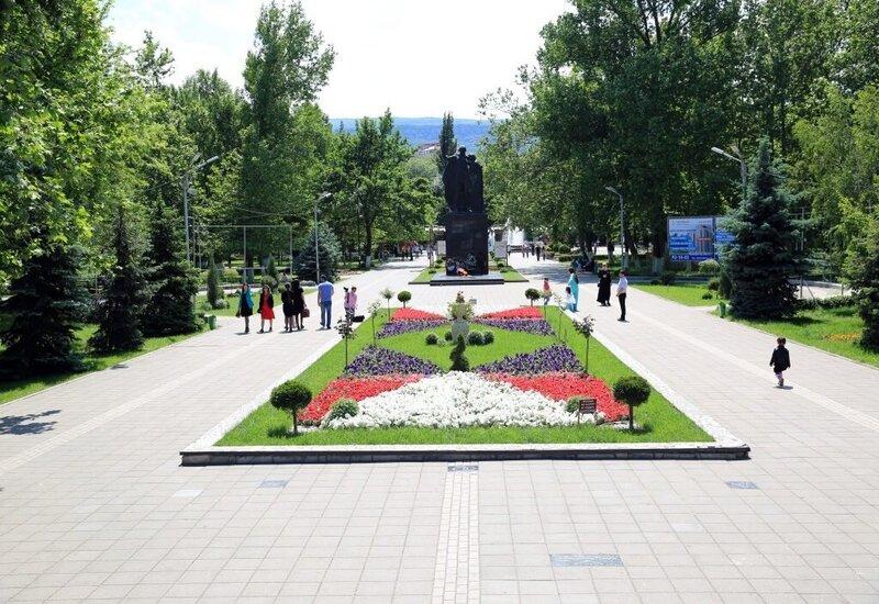 Парк имени Ленинского комсомола, куда можно сходить в Махачкале на прогулку
